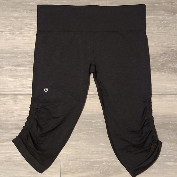 Lululemon In The Flow Crop II in Deep Coal - Picture 9 of 12